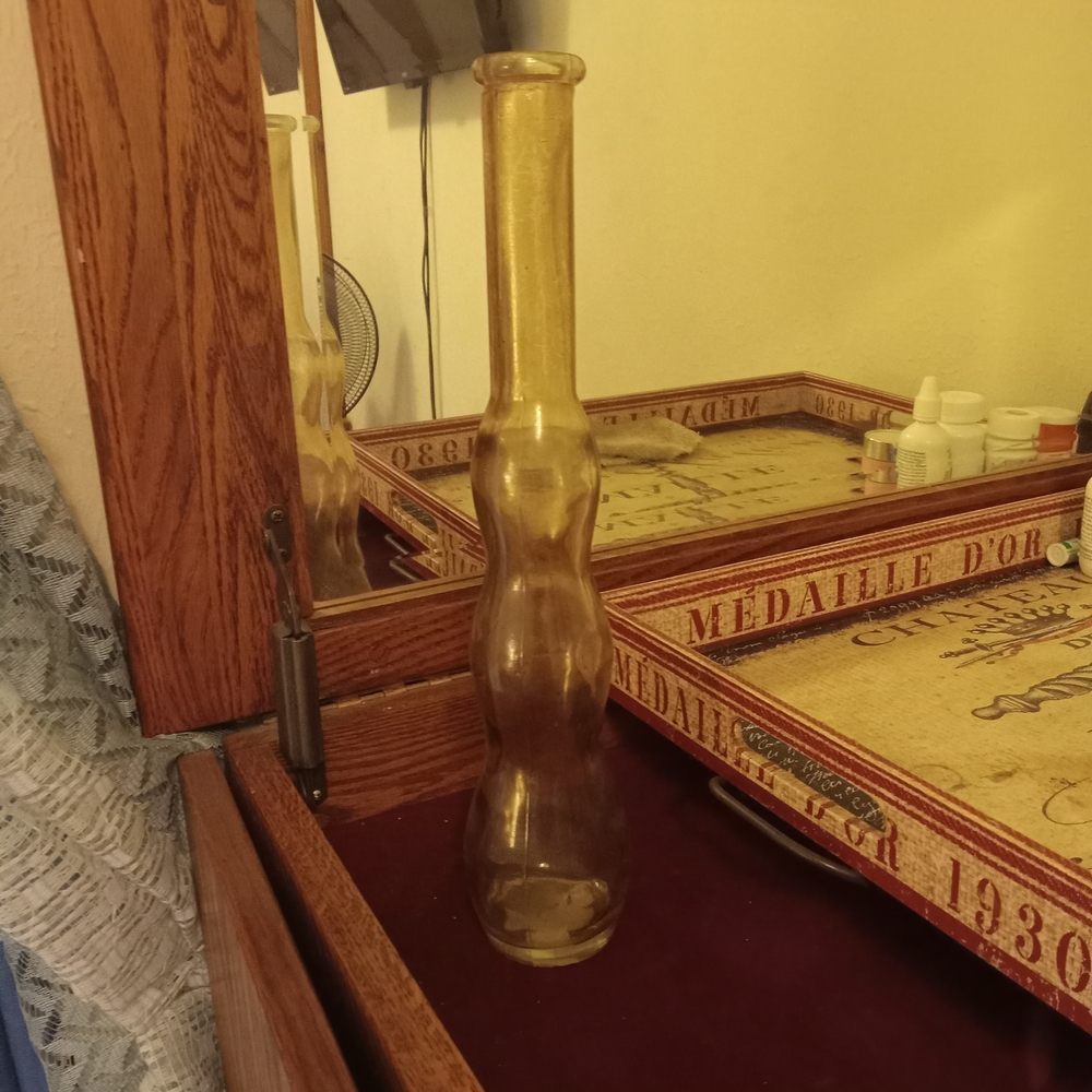 Elegant Gold Glass Vase